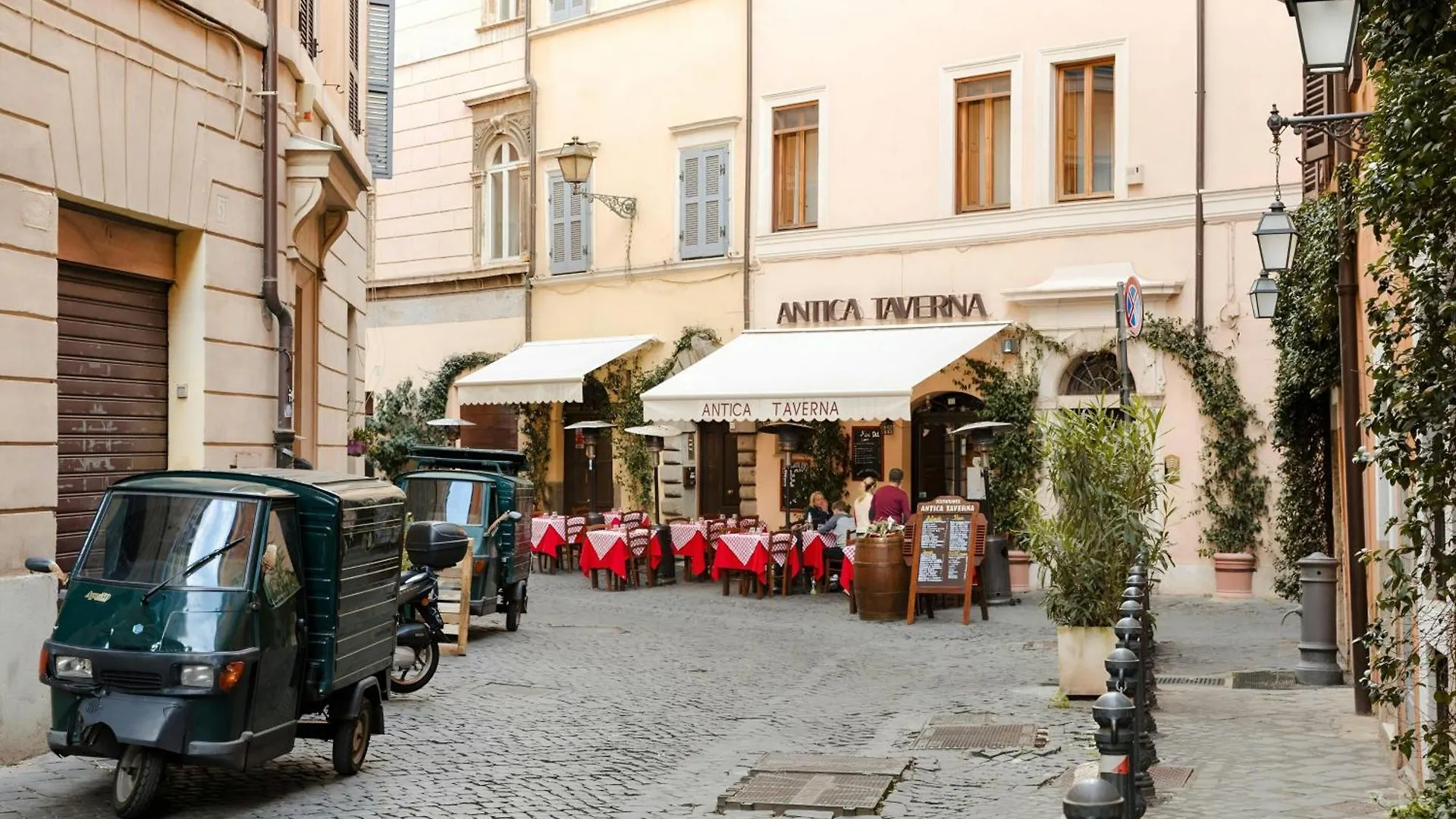 רומא Sonder By Marriott Bonvoy Palazzo Taverna Apartments Piazza Navona 3*,  איטליה